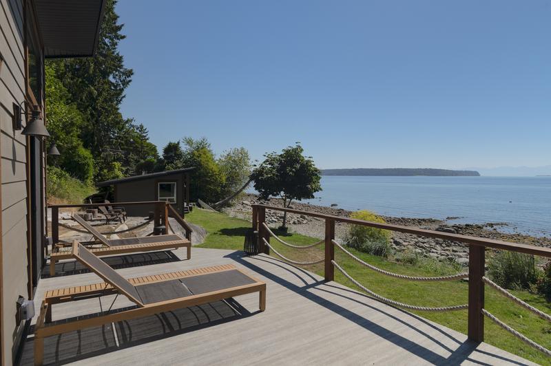 Waterfront cabin with water views